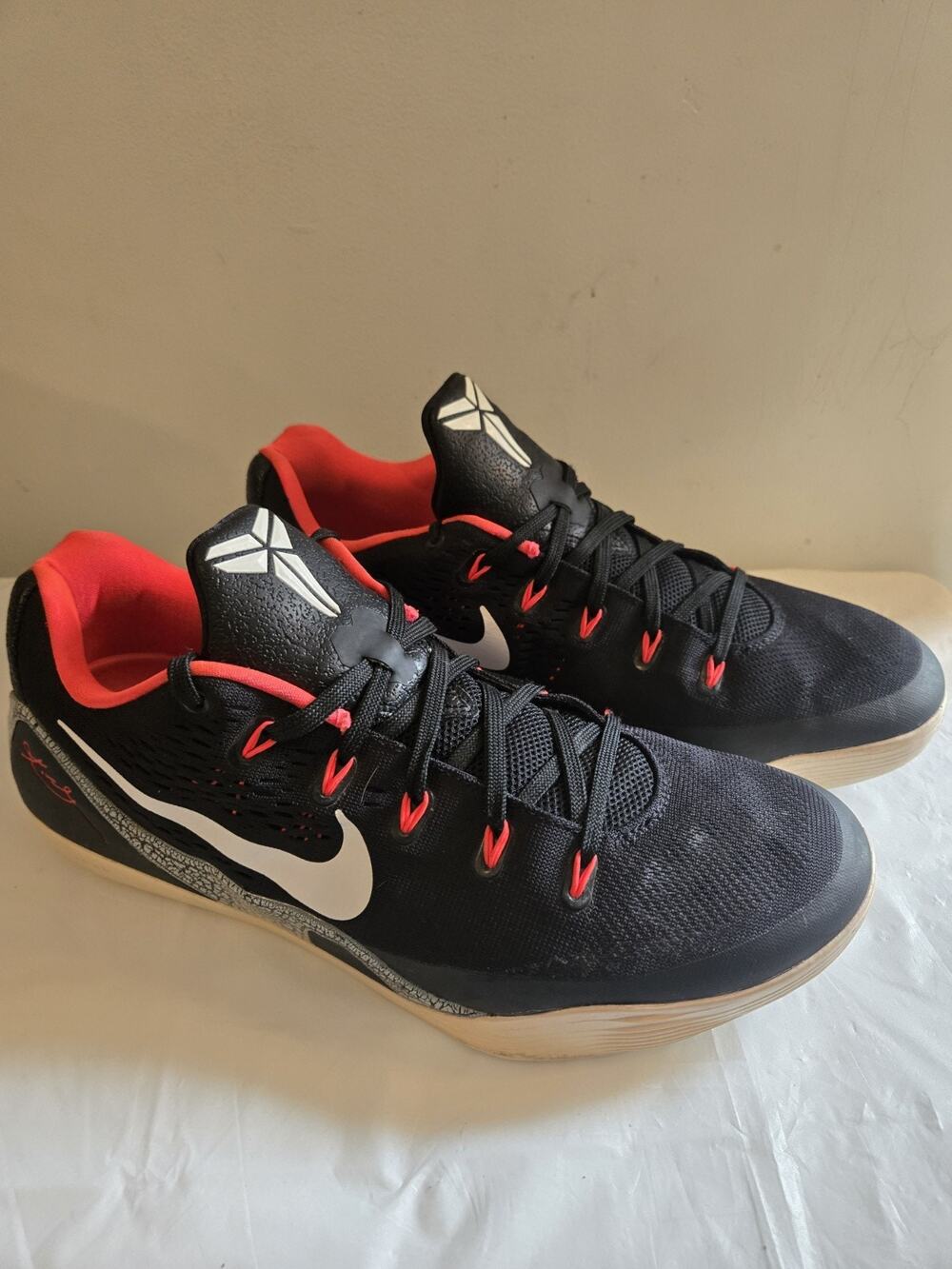 Nike Kobe 9 EM Low Laser Crimson Men Size 13 Black